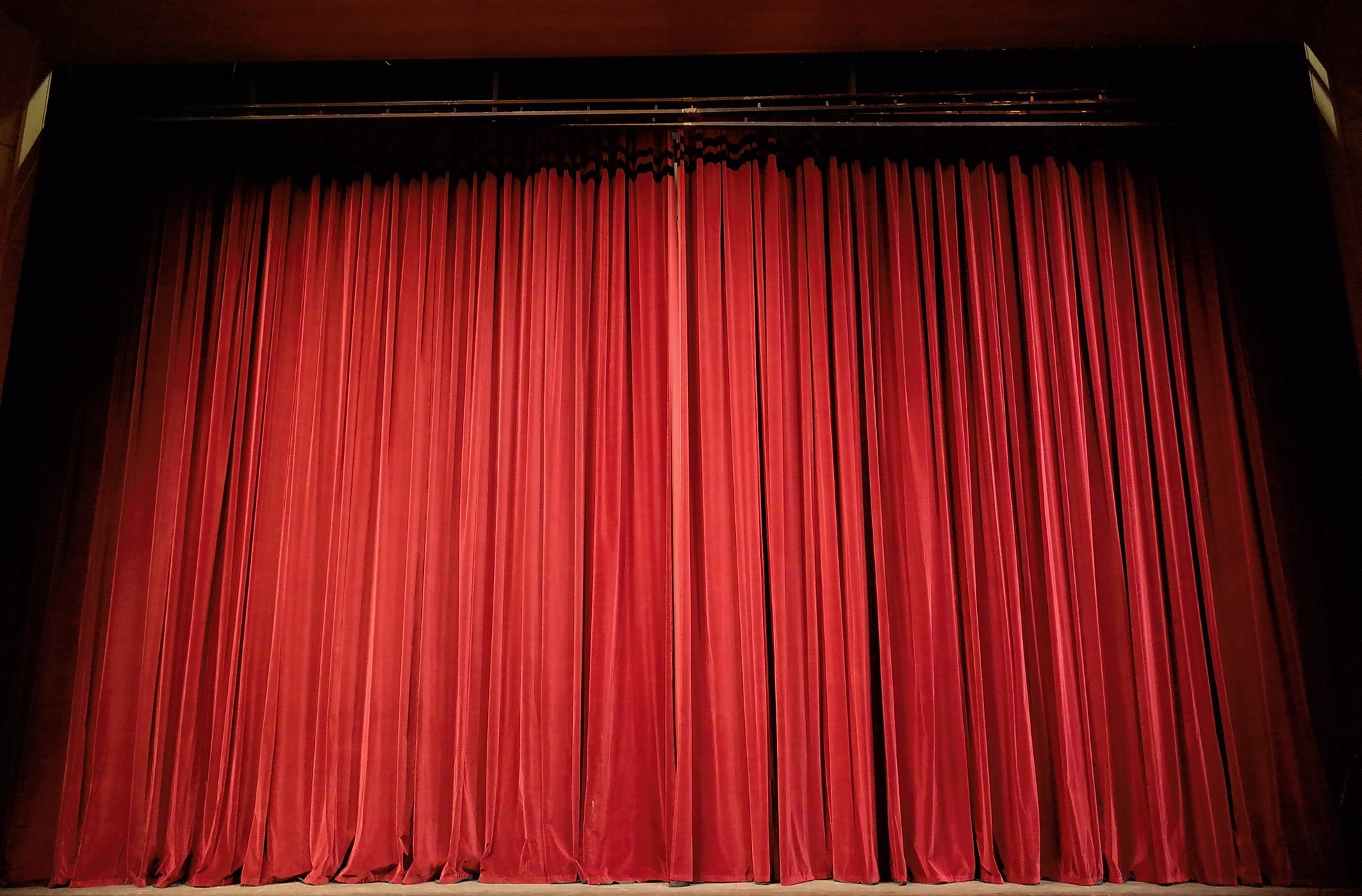 Stage curtain